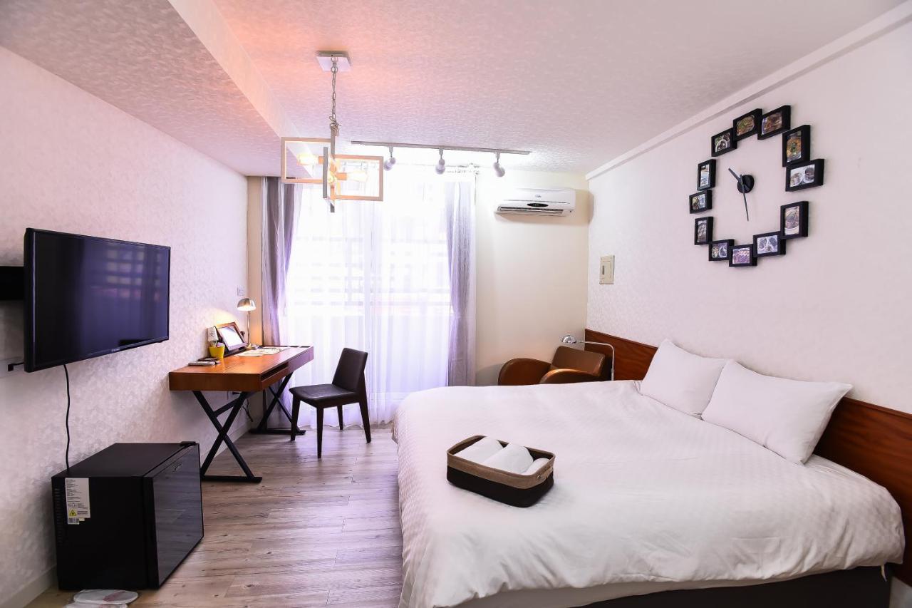 เรนโบว์ ไอแลนด์ บีแอนด์เบรคฟาสต์ Apartment ไถหนาน ภายนอก รูปภาพ