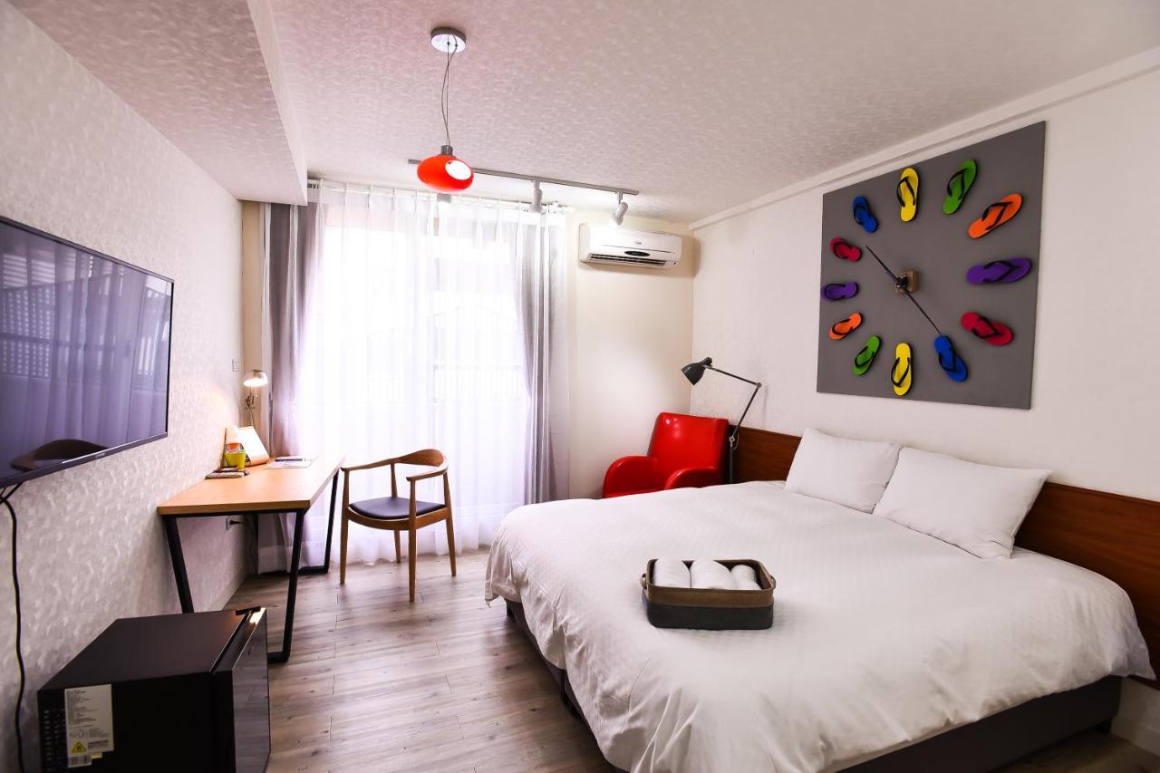 เรนโบว์ ไอแลนด์ บีแอนด์เบรคฟาสต์ Apartment ไถหนาน ภายนอก รูปภาพ