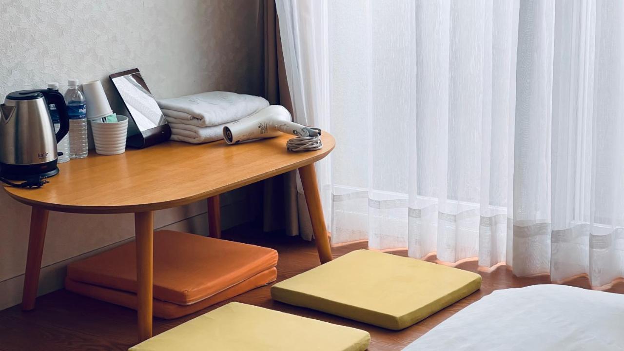 เรนโบว์ ไอแลนด์ บีแอนด์เบรคฟาสต์ Apartment ไถหนาน ภายนอก รูปภาพ