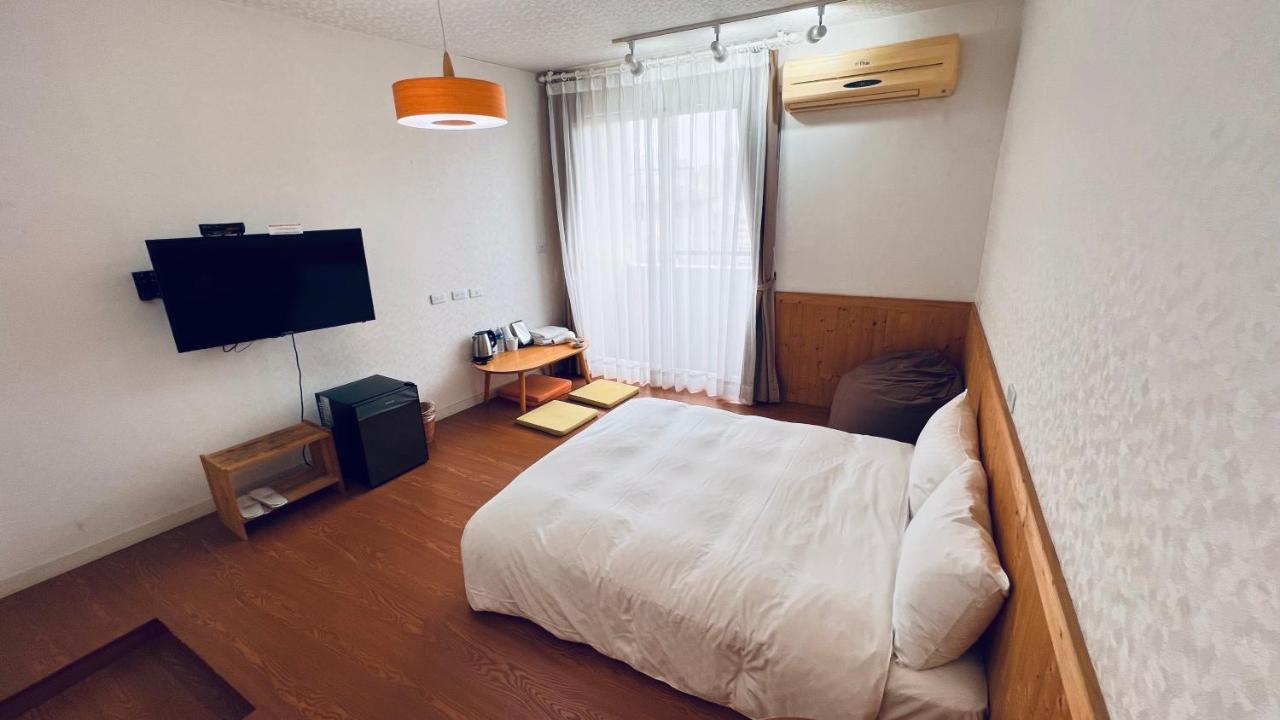 เรนโบว์ ไอแลนด์ บีแอนด์เบรคฟาสต์ Apartment ไถหนาน ภายนอก รูปภาพ